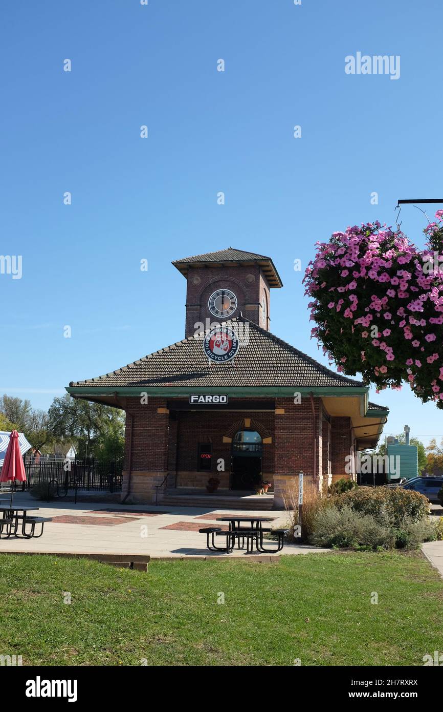 FARGO, NORTH DAKOTA - 4 OCT 2021: The Great Northern Bicycle Company, Downtown in the historic Great Northern Train Depot building. Stock Photo