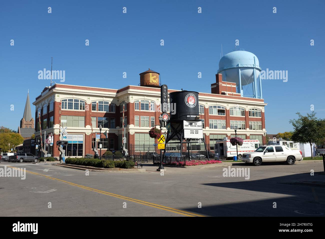 FARGO, NORTH DAKOTA - 4 OCT 2021: The Ford Building, on Broadway next to the Great Northern Railroad tracks, had a spur going inside so cars could be Stock Photo