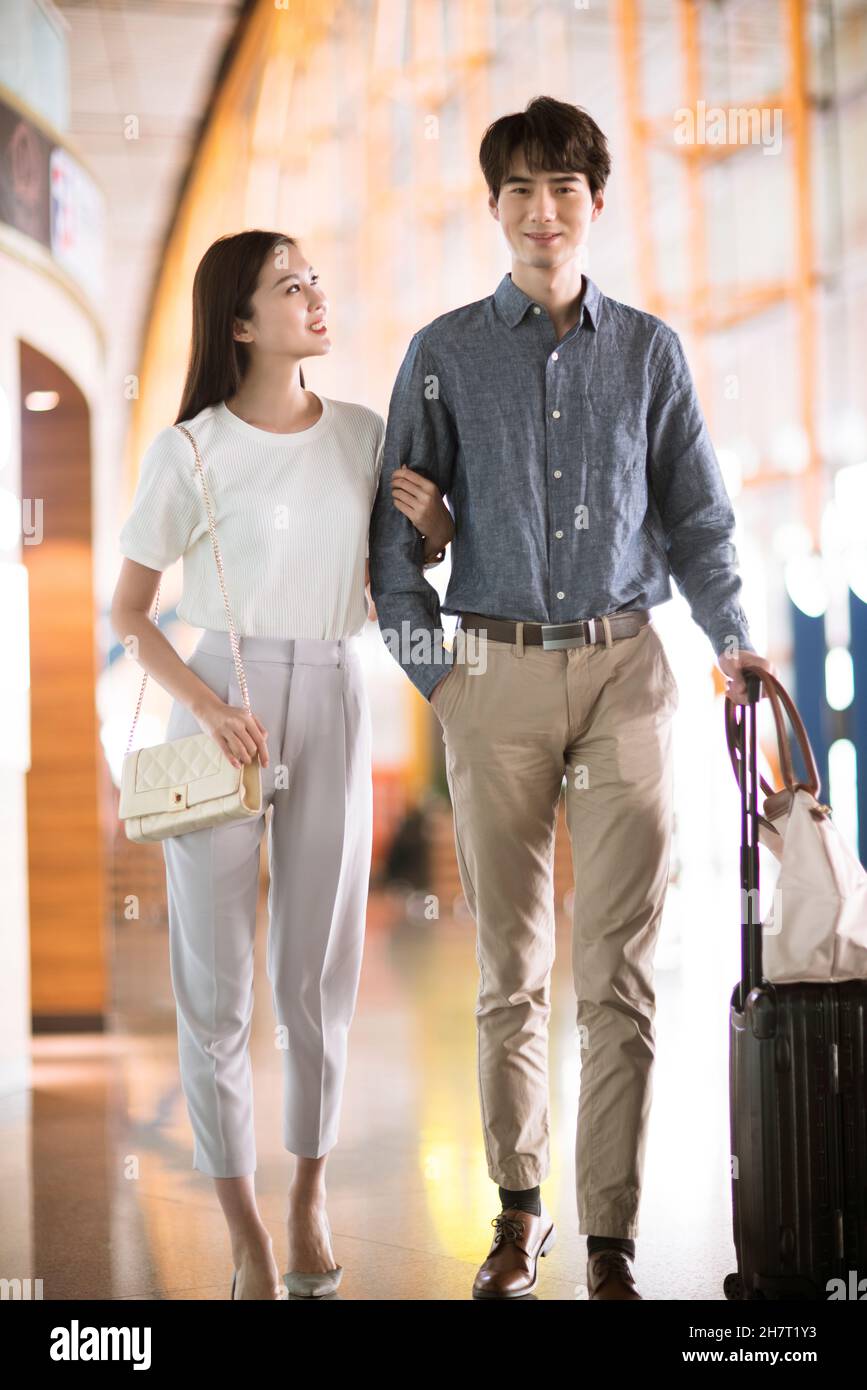 Loving couple walking suitcases hi-res stock photography and images - Alamy