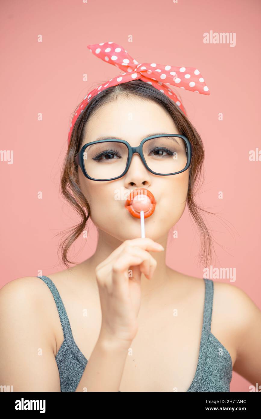 Do guys find it attractive when girls suck on a Lollipop? - Quora