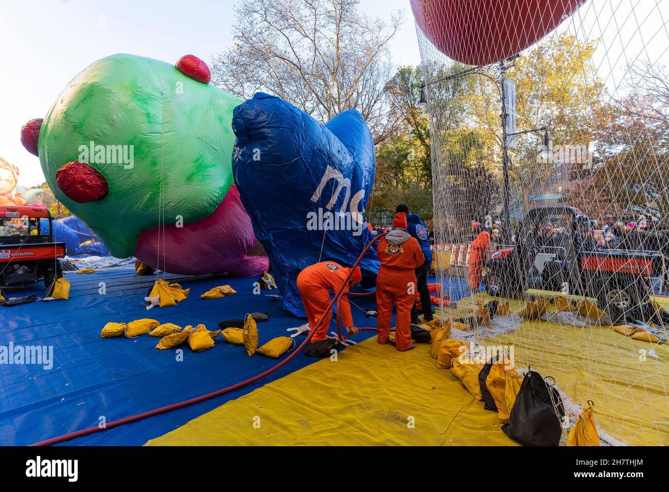 New York, New York, USA. 24th Nov, 2021. Workers work on Blue Macy's Star  balloon during 95th Macy's Thanksgiving Day parade balloon inflation on  West 81st street. Parade has been returned after
