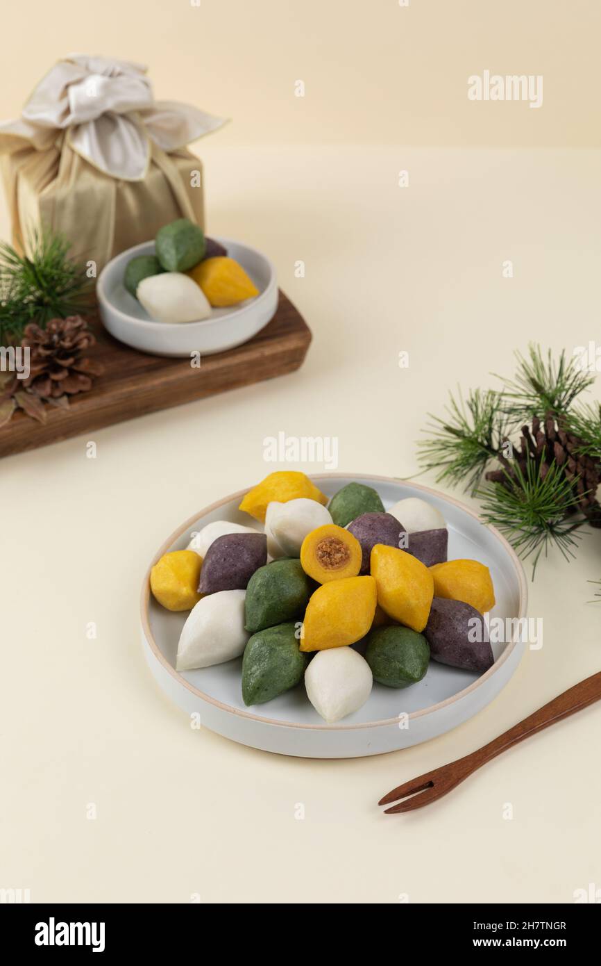 Korean traditional food gift set, songpyeon rice cake with pine cone