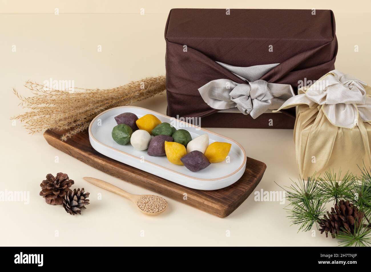 Korean traditional food gift set, songpyeon rice cake with pine cone