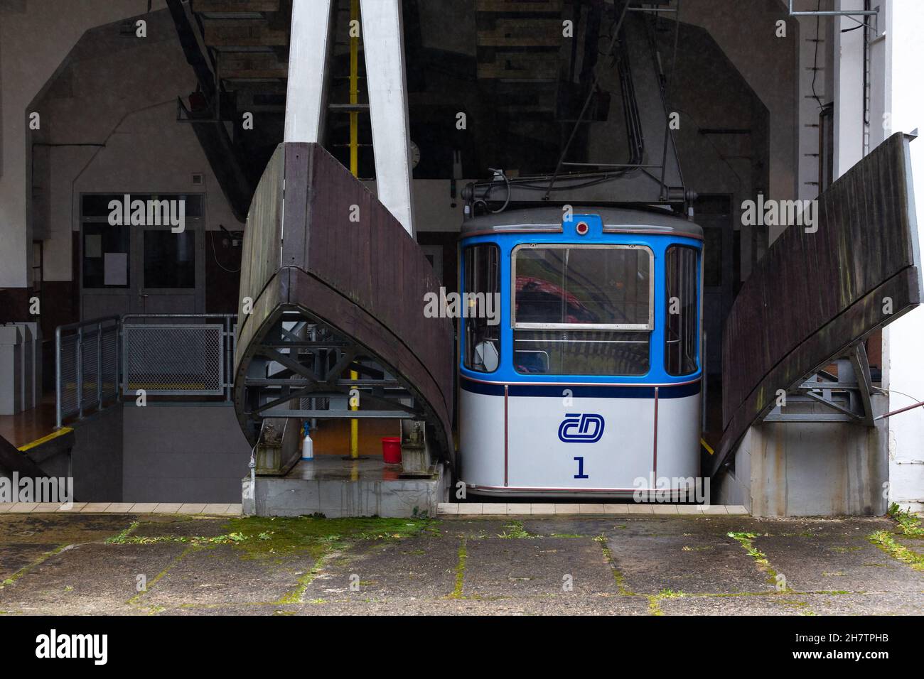 The Horni Hanychov Jested Mountain cable car is a twocabin orbital
