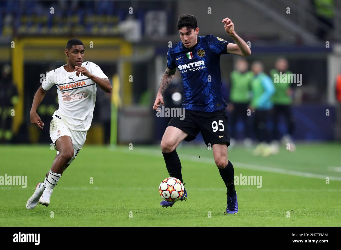 Milan, Italy. 24th Nov, 2021. Alessandro Bastoni of Fc Internazionale  controls the ball during the UEFA Champions League group D match between FC Internazionale and Shakhtar Donetsk . Credit: Marco Canoniero/Alamy Live News Stock Photo