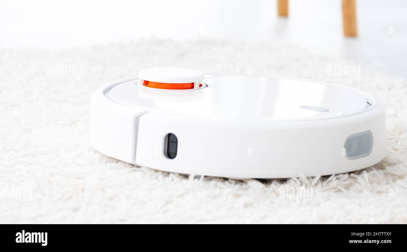 Wireless robot hoover Stock Photo - Alamy