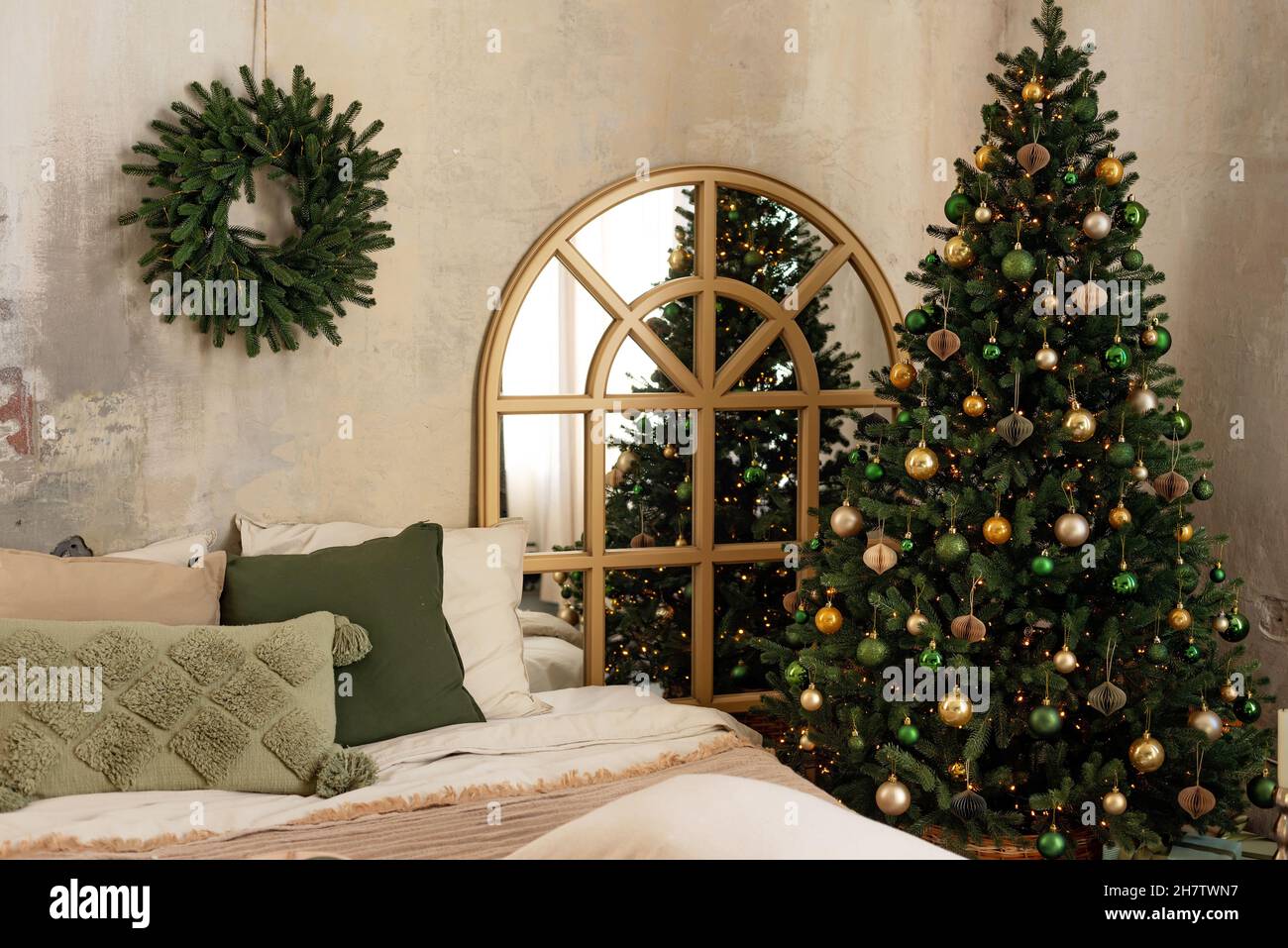 New year background. Cozy Christmas loft room interior. Lighting, candles and indoor hot lighting, garlands, Christmas trees with gifts. Soft selectiv Stock Photo
