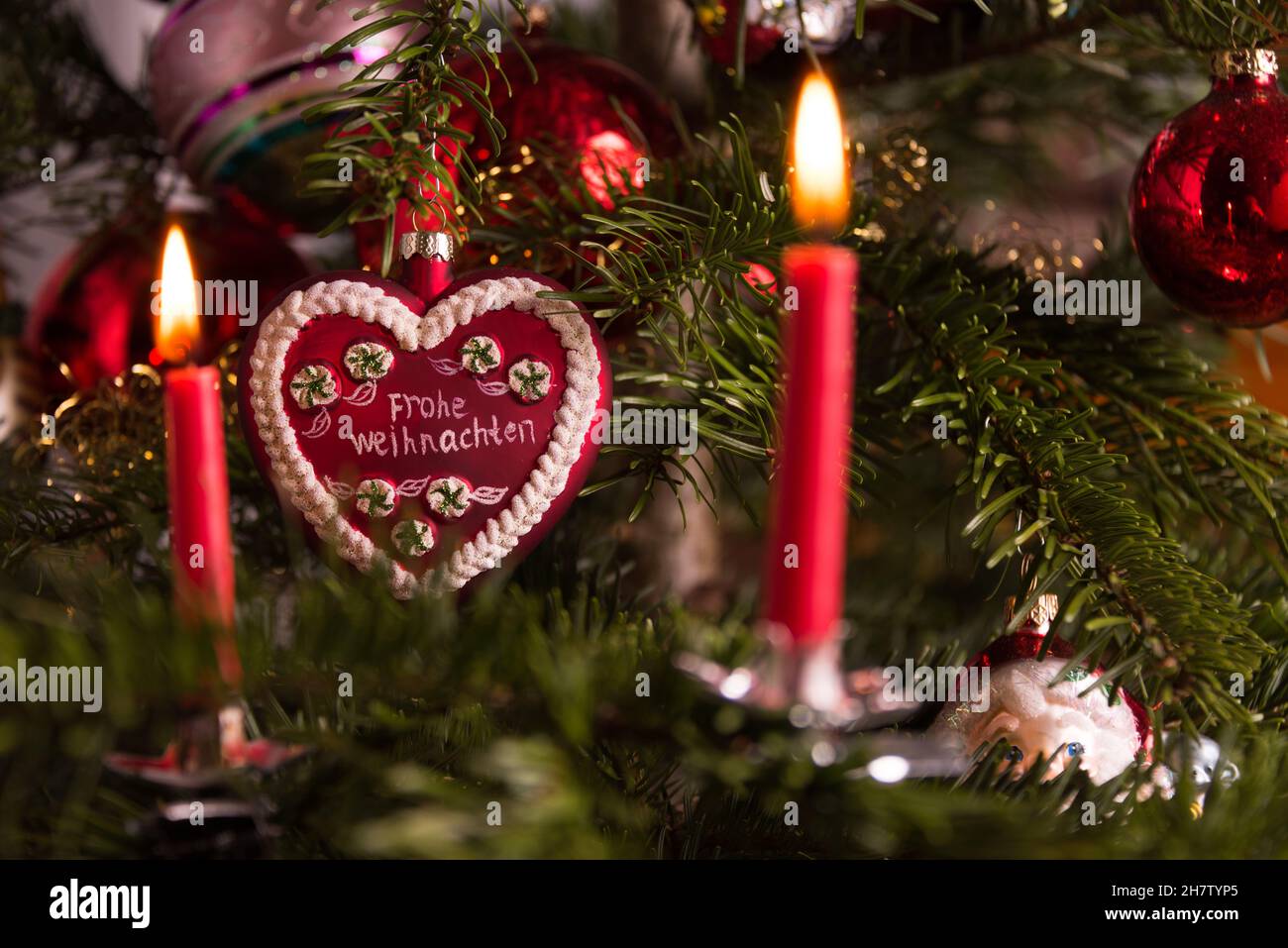 Weihnachtsbaumschmuck an einem Weihnachtsbaum Stock Photo
