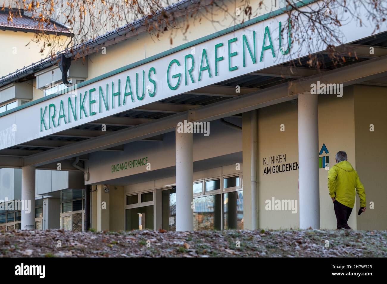 Grafenau, Germany. 25th Nov, 2021. 'Krankenhaus Grafenau' is written on the building of the hospital. The district of Freyung-Grafenau reported the highest numbers on 11/25/2021 with a seven-day incidence of 1486.8. Credit: Armin Weigel/dpa/Alamy Live News Stock Photo