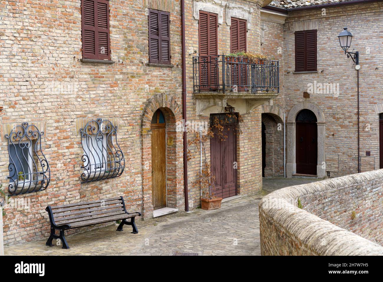 Mondavio, Pesaro e Urbino province, Marche, Italy: medieval city surrounded by walls. A street Stock Photo