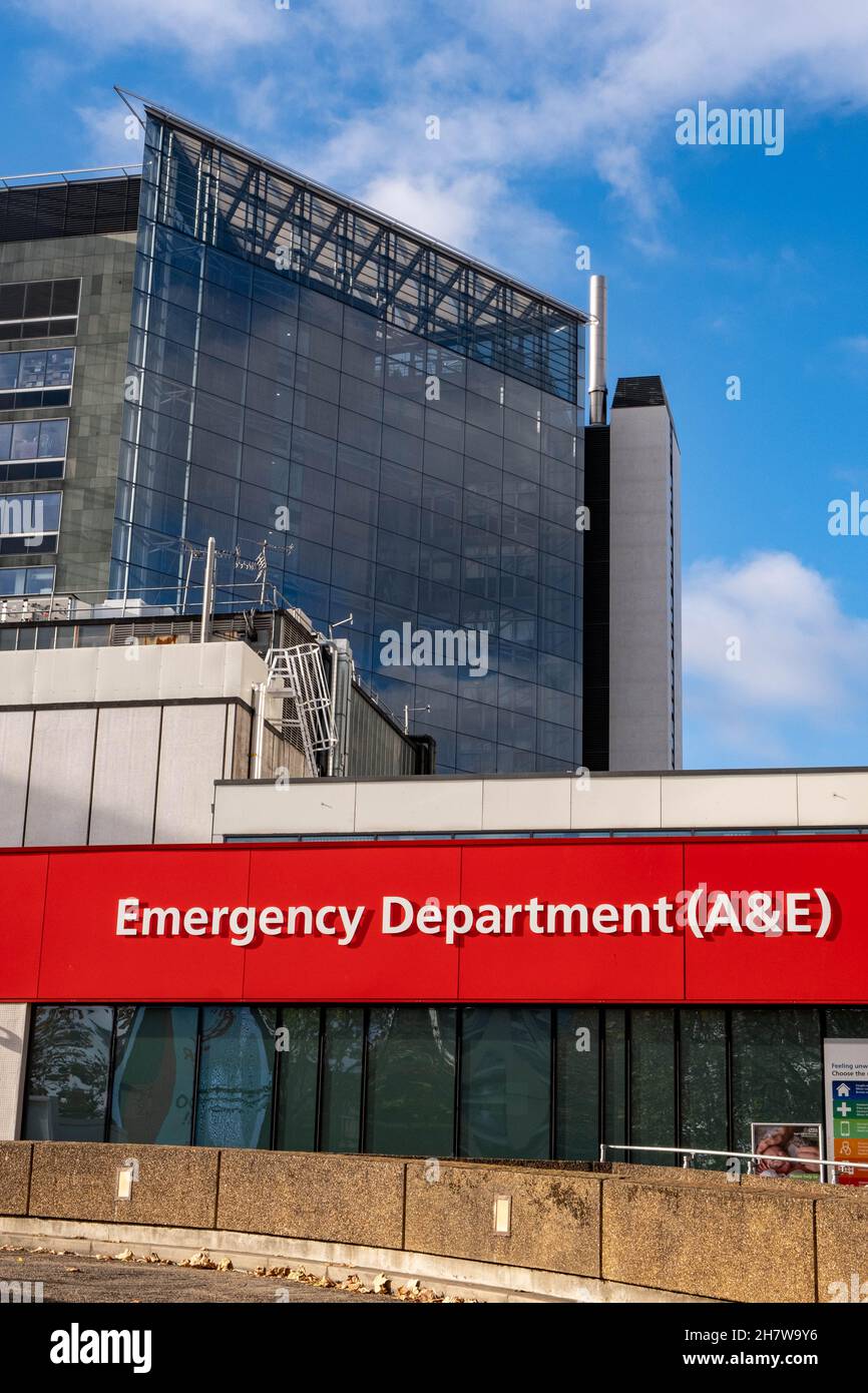 Waterloo London England UK, November 21 2021, St Thomas’ Major London Teaching Hosptial And Accident And Emergency Department Stock Photo