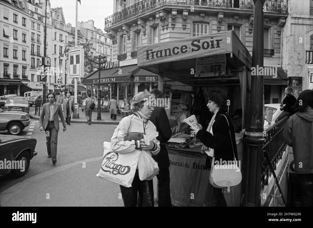 Newspaper kiosk, Paris; France, 1978 Stock Photo - Alamy