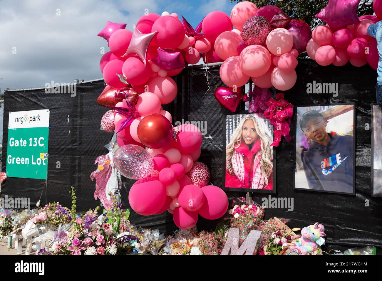 Houston, USA. 24th Nov, 2021. A memorial for the victims of Astroworld Festival is set up outside of NRG Park in Houston, Texas on November 24, 2021. Images of all ten victims line the fence, Madison Dubiski and Ezra Blount's pictures are seen here. (Photo by Jennifer Lake/Sipa USA) Credit: Sipa USA/Alamy Live News Stock Photo