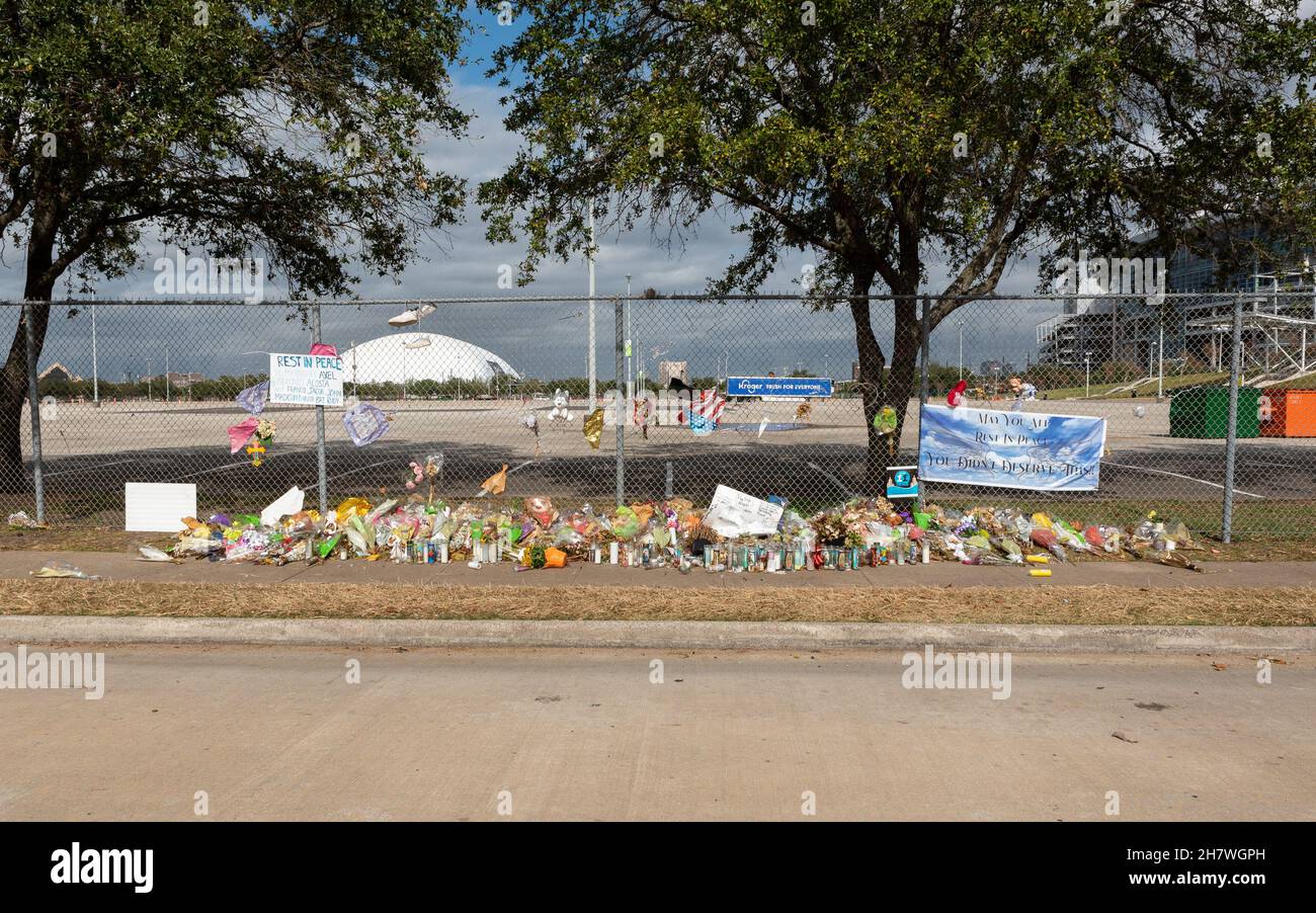 Houston, USA. 24th Nov, 2021. A memorial for the victims of Astroworld Festival is set up outside of NRG Park in Houston, Texas on November 24, 2021. Most of the remnents from the festival have been deconstructed and taken down but the Mountain shaped stage Travis Scott performed on remains. (Photo by Jennifer Lake/Sipa USA) Credit: Sipa USA/Alamy Live News Stock Photo