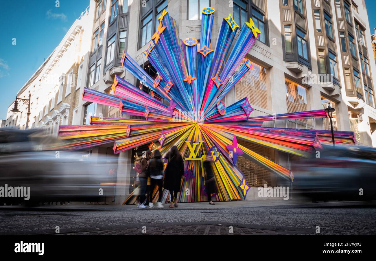 29 fotos e imágenes de Yves Saint Laurent Holiday Shopping Night