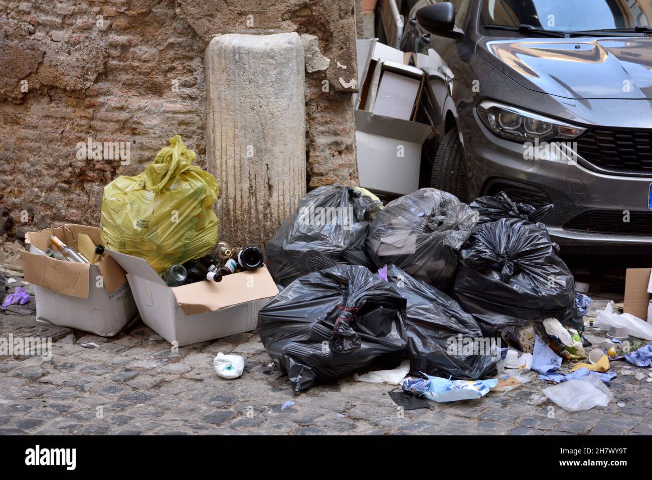 italy, rome, historic centre, rubbish Stock Photo