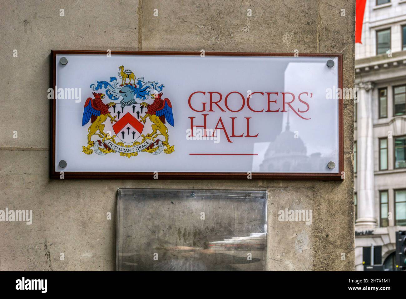 Sign for Grocers' Hall in City of London - with a correctly placed apostrophe. Stock Photo