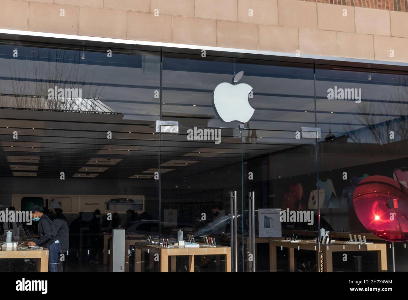 Apple retail store, Mall of Georgia, Beuford, Georgia, USA Stock Photo -  Alamy