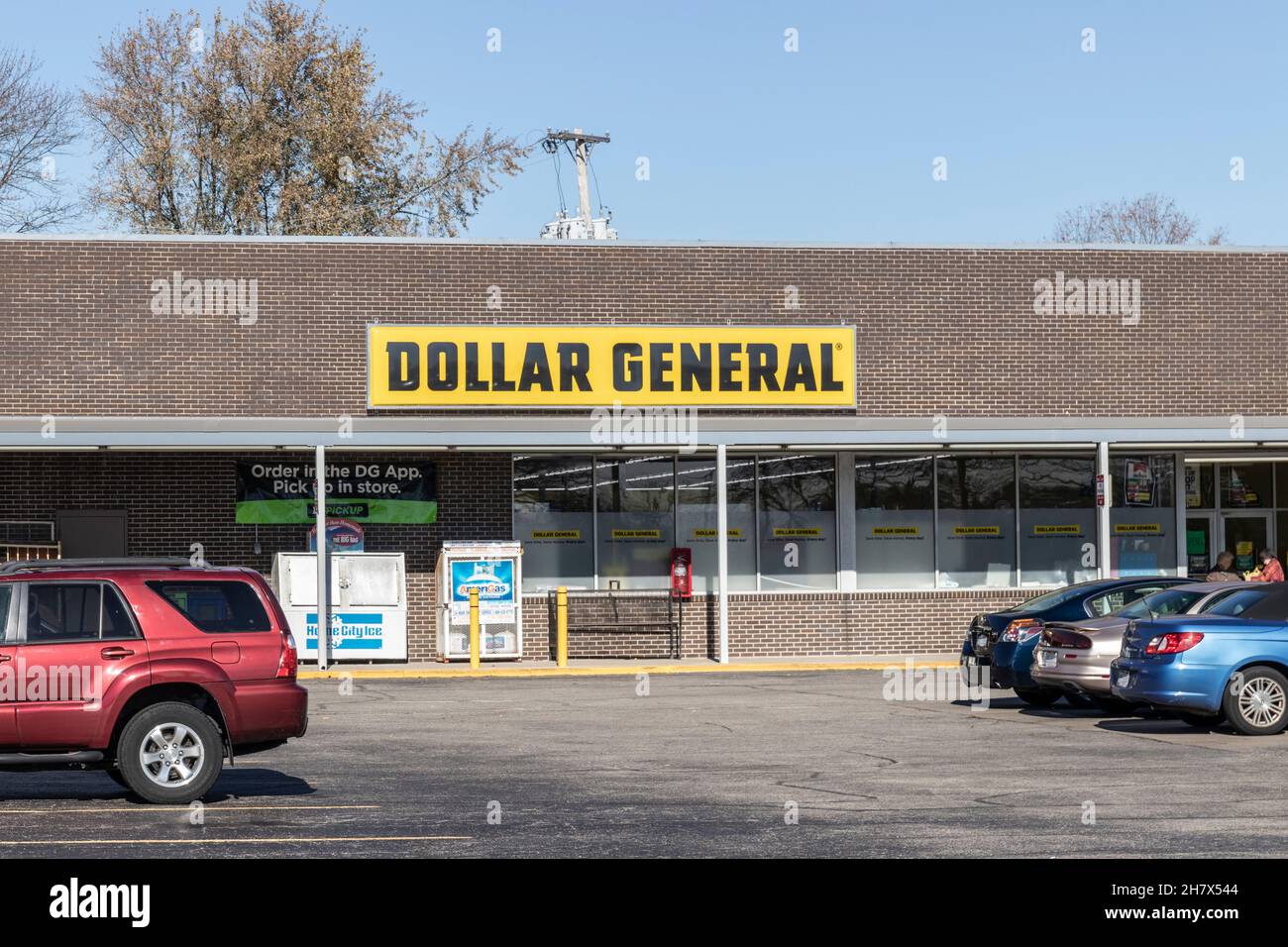 Dayton Circa November 2021 Dollar General Retail Location. Dollar