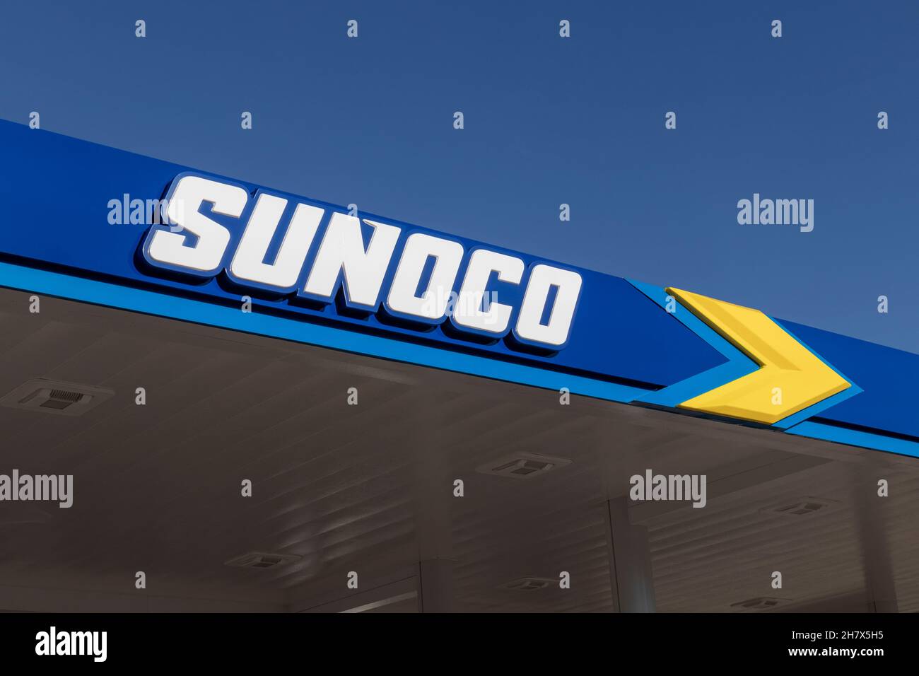 Englewood - Circa November 2021: Sunoco Retail gas station. Sunoco is a Subsidiary of Energy Transfer Partners. Stock Photo