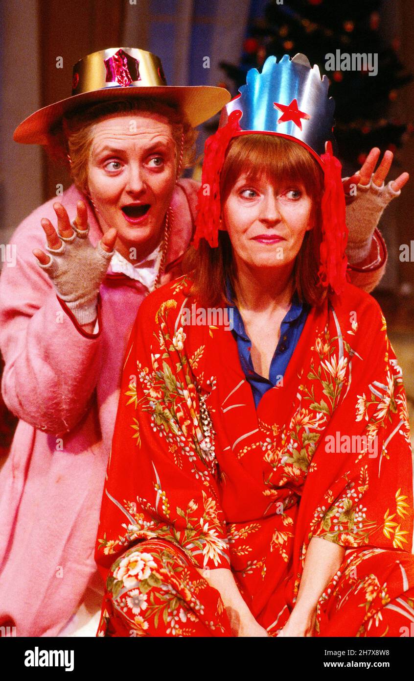 l-r: Gillian Hanna, Mary McCusker in ORIGIN OF THE SPECIES by Bryony Lavery at The Drill Hall Arts Centre, London WC1  20/03/1985  presented by Monstrous Regiment  design: Jenny Carey  director: Nona Shepphard Stock Photo