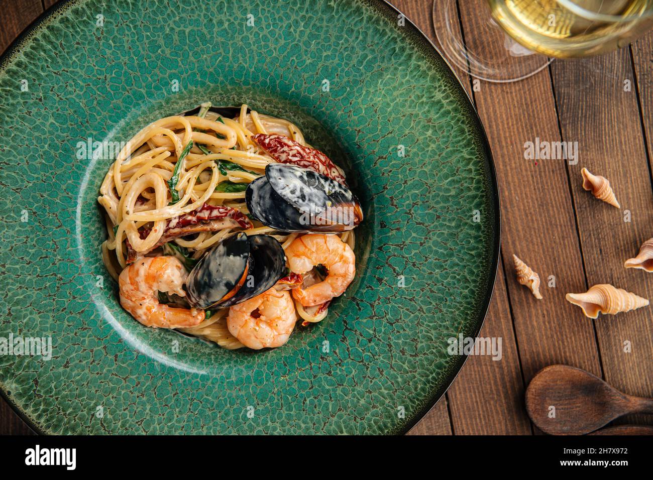 Seafood spaghetti pasta with shrimp and mussels Stock Photo Alamy