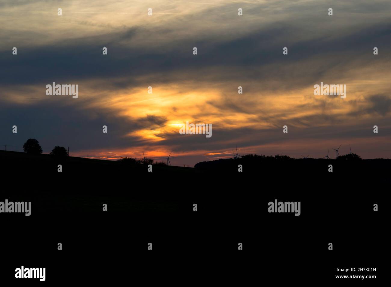 Sonnenuntergang, Abendrot auf dem Land in Deutschland Stock Photo