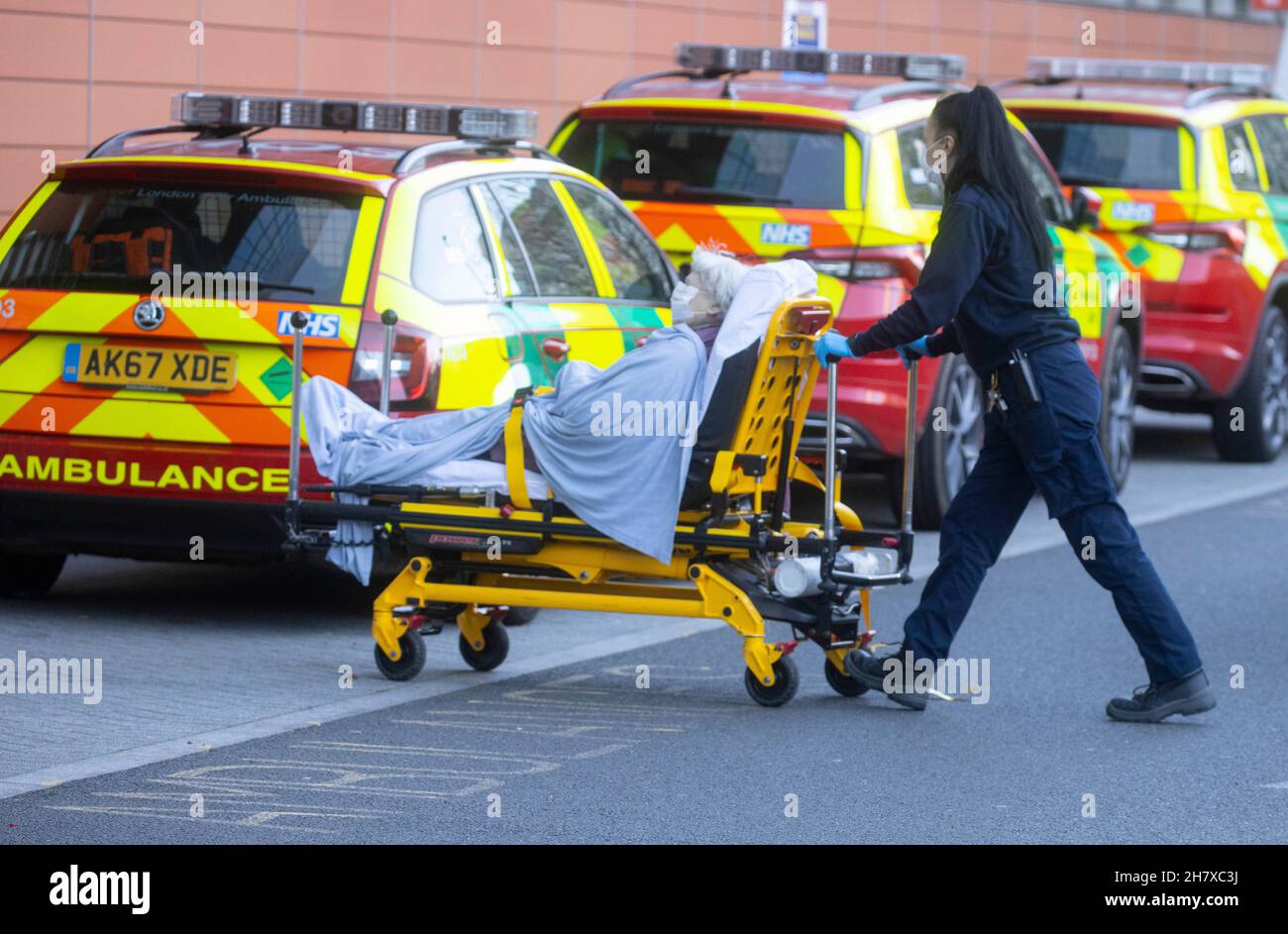 London, UK 25 Nov 2021 A steady stream of patients and equipment arriving at the Royal London Hospital as covid cases are rising. The NHS is under strain with a long backlog of patients requiring treatment. There have been 10 million confirmed cases of coronavirus in the UK and more than 144,000 people have died, government figures show. However, these figures include only people who have died within 28 days of testing positive for coronavirus. So far, 88% of people aged 12 and over in the UK have had their first vaccine dose, 80% have had their second and 28% have had a booster. Credit: Mark  Stock Photo