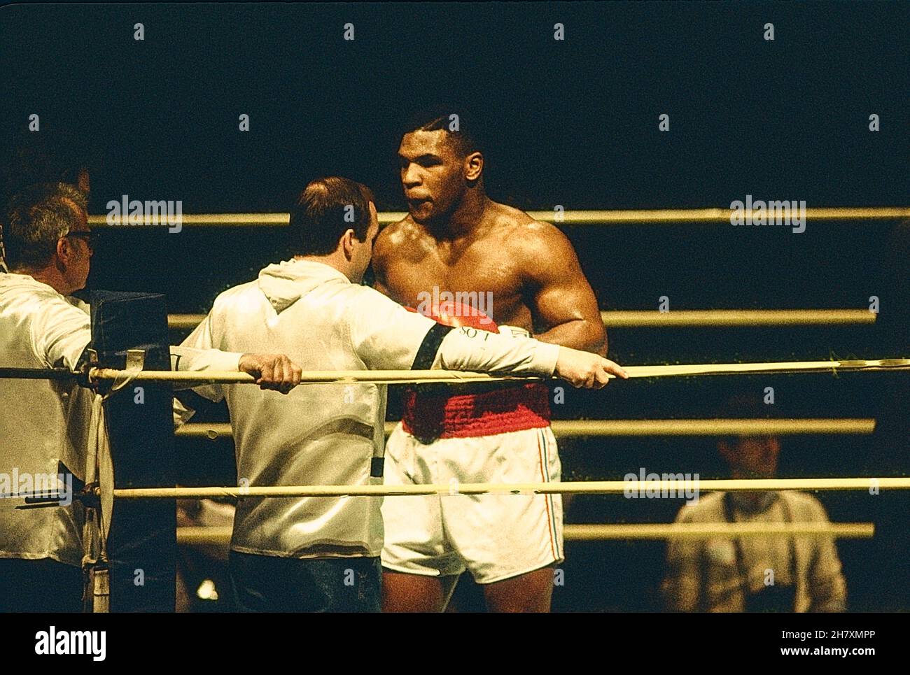 Mike Tyson vs. Steve Zouski fight with trainer Kevin Rooney at the
