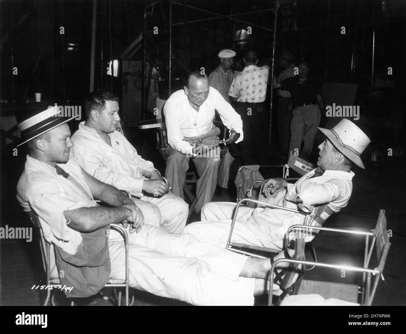 ALDO RAY PETER USTINOV Director MICHAEL CURTIZ and HUMPHREY BOGART on set candid during filming of WE'RE NO ANGELS 1955 director MICHAEL CURTIZ play Albert Husson costume design Mary Grant Paramount Pictures Stock Photo