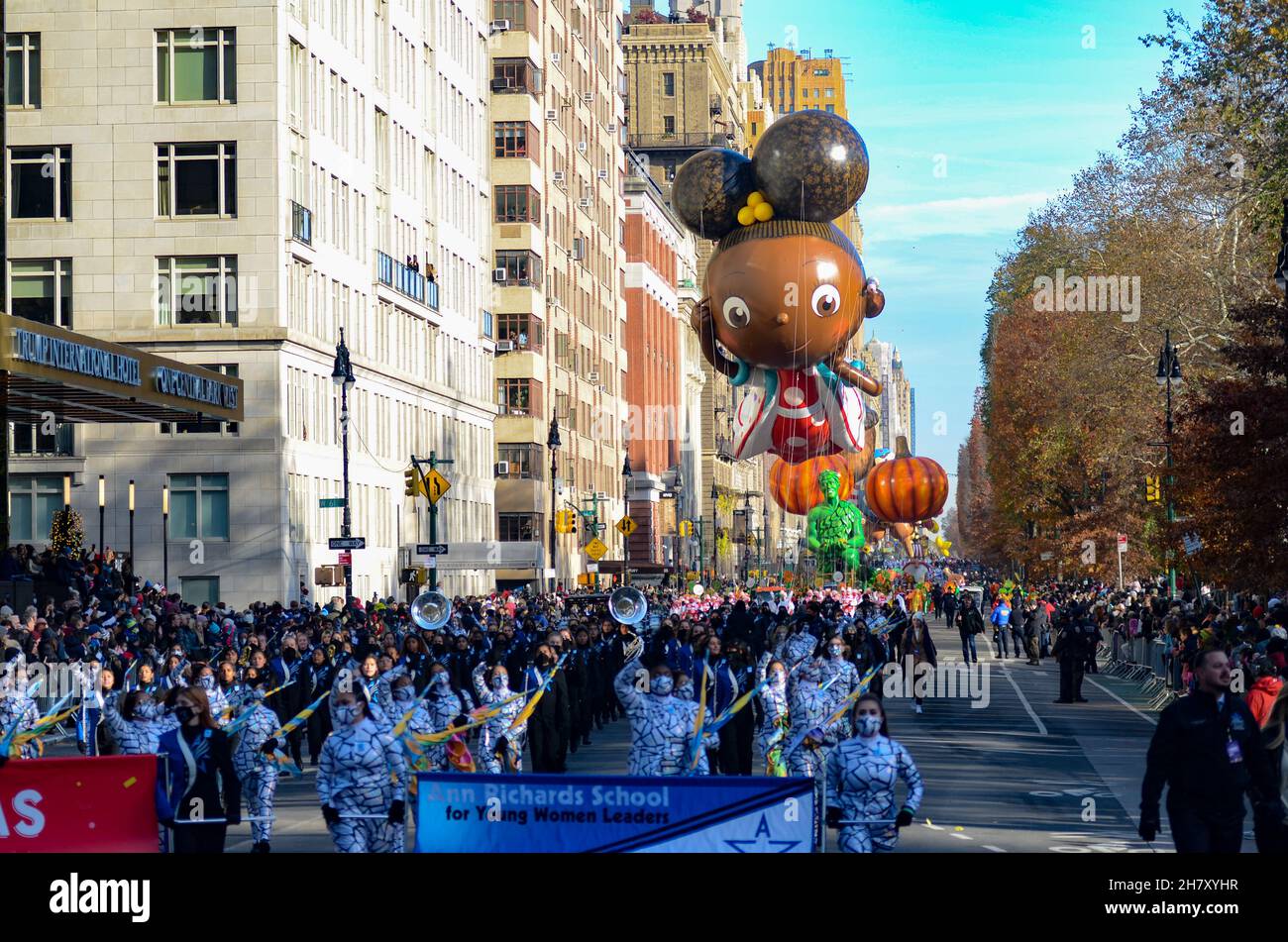 New York, United States. 25th Nov, 2021. Balloons of different characters seen floating over Sixth Avenue during the 95th annual Macy's Thanksgiving Day Parade in New York City on November 25, 2021. (Photo by Ryan Rahman/Pacific Press) Credit: Pacific Press Media Production Corp./Alamy Live News Stock Photo