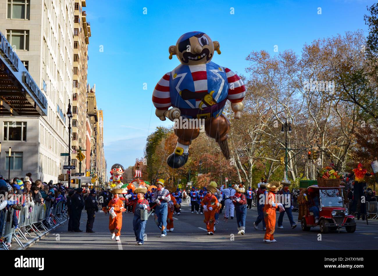 New York, United States. 25th Nov, 2021. Balloons of different characters seen floating over Sixth Avenue during the 95th annual Macy's Thanksgiving Day Parade in New York City on November 25, 2021. (Photo by Ryan Rahman/Pacific Press) Credit: Pacific Press Media Production Corp./Alamy Live News Stock Photo