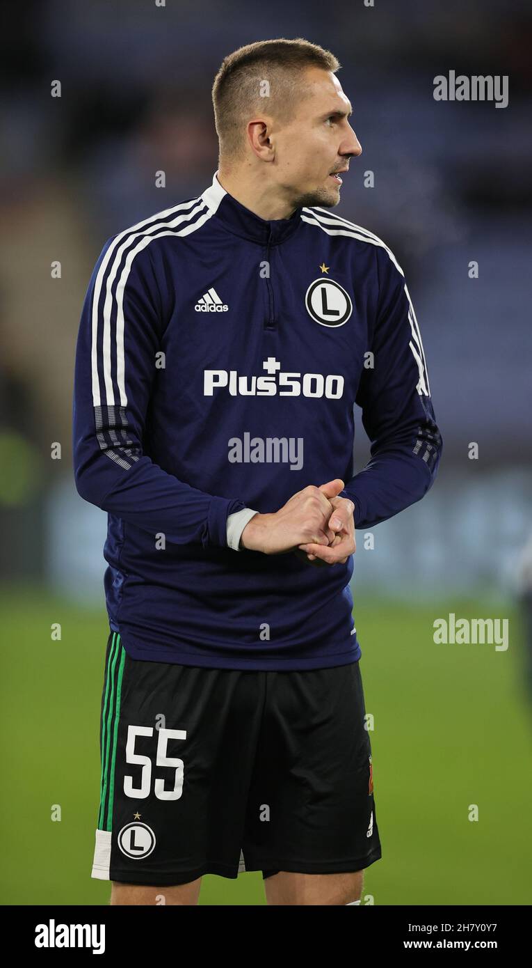 LEICESTER, UK. NOVEMBER 25.Artur Jedrzejczyk of Legia Warszawa warms up ahead of the UEFA Europa League group C match between Leicester City and Legia Warszawa at the King Power Stadium, Leicester on Thursday 25th November 2021. (Credit: James Holyoak/MB Media) Stock Photo