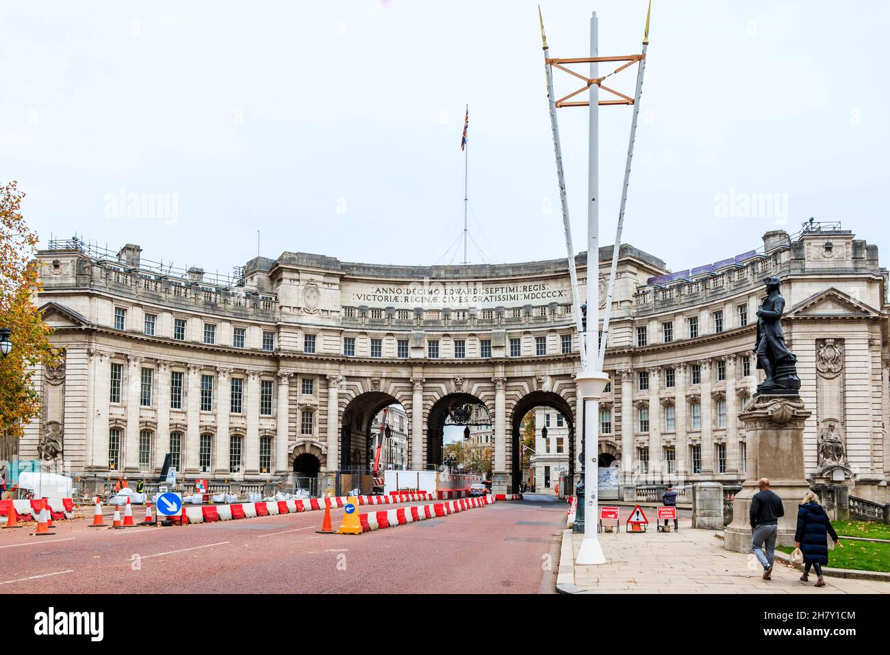 Roadworks on The Mall at Admiralty House, London, UK Stock Photo
