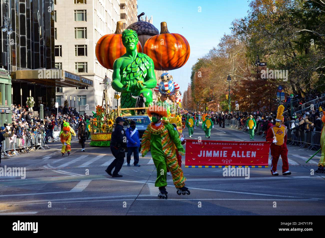 New York, USA. 25th Nov, 2021. Balloons of different characters seen floating over Sixth Avenue during the 95th annual Macy's Thanksgiving Day Parade in New York City on November 25, 2021. (Credit Image: © Ryan Rahman/Pacific Press via ZUMA Press Wire) Stock Photo