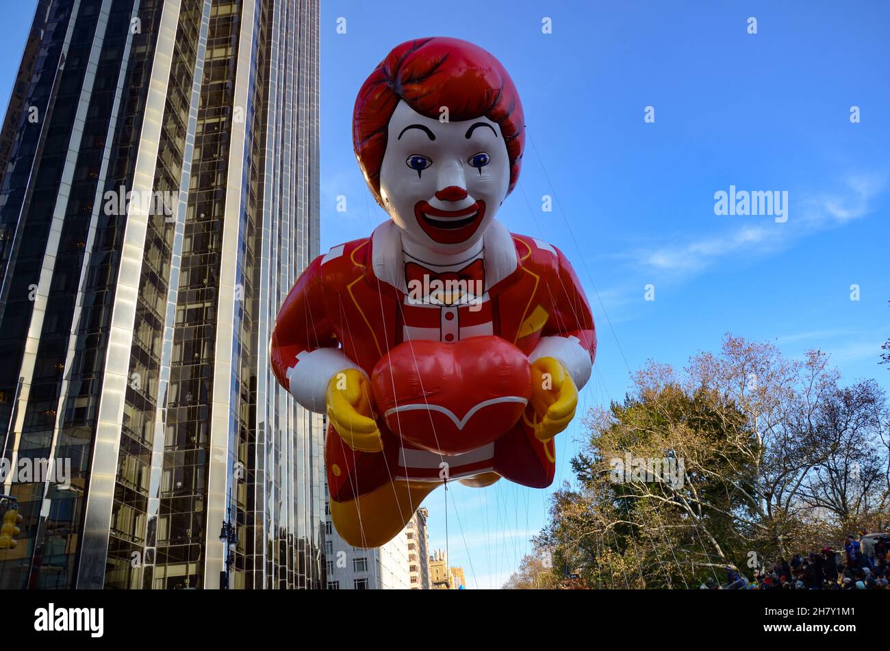 New York, USA. 25th Nov, 2021. Ronald McDonald characters are seen marching over Sixth Avenue during the 95th annual Macy's Thanksgiving Day Parade in New York City on November 25, 2021. (Credit Image: © Ryan Rahman/Pacific Press via ZUMA Press Wire) Stock Photo