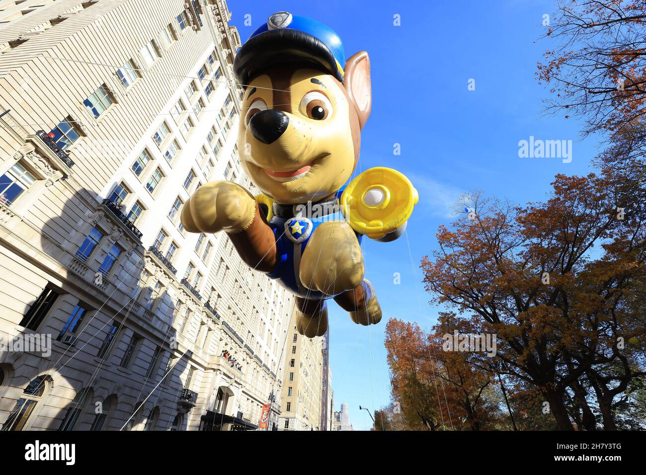 Nickelodeon’s Paw Patrol's Chase balloon reports for duty at the 95th ...