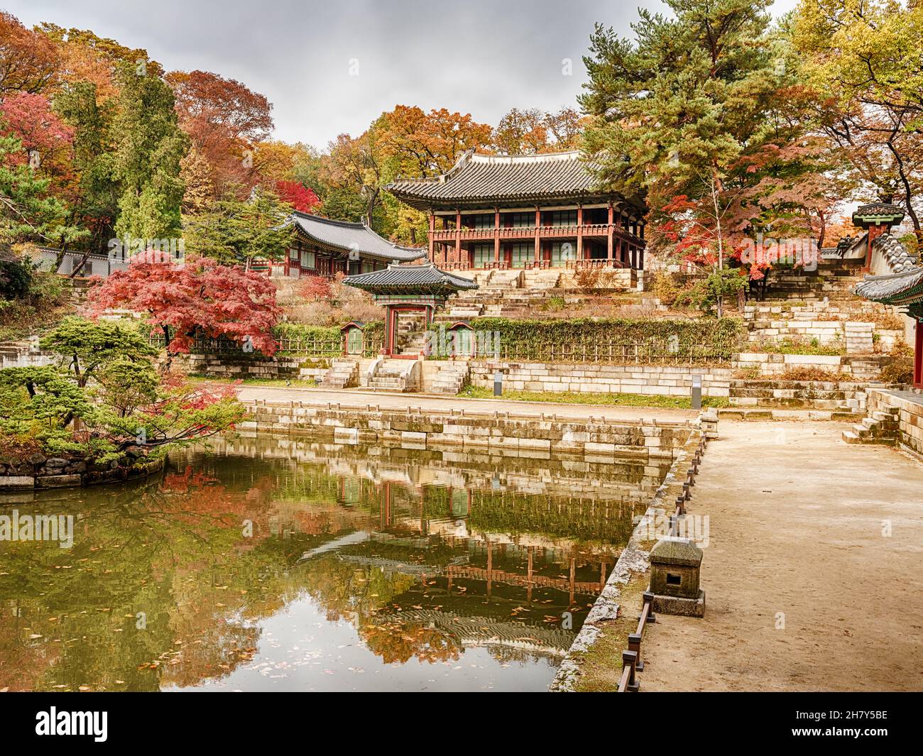 The emperor's library in the secret garden of Changdeokgung has a view over a pond. Stock Photo