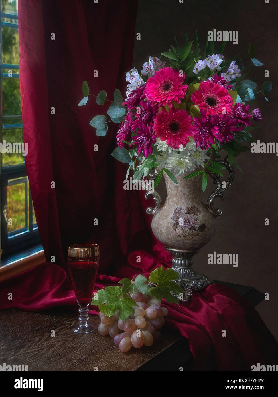 Still life with luxurious bouquet of flowers Stock Photo - Alamy