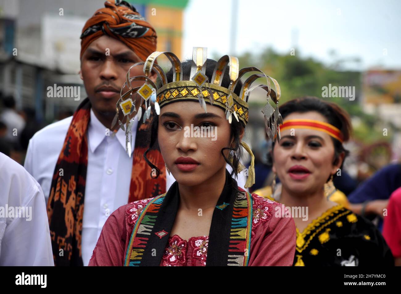 Jakarta, Indonesia - March 4, 2018 : A group from the province of East Nusa Tenggara in their traditional clothes joins the cultural carnival event in Stock Photo