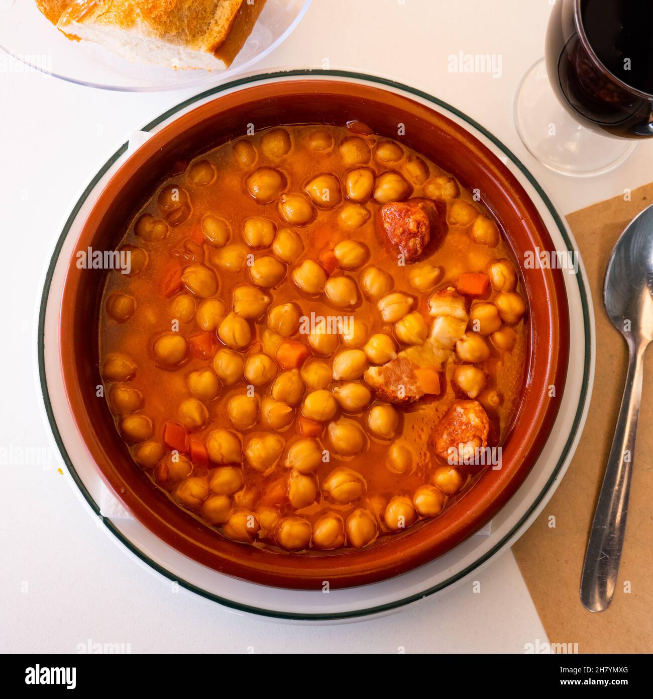 Garbanzos a la riojana, a spanish chickpeas stew with ham Stock Photo