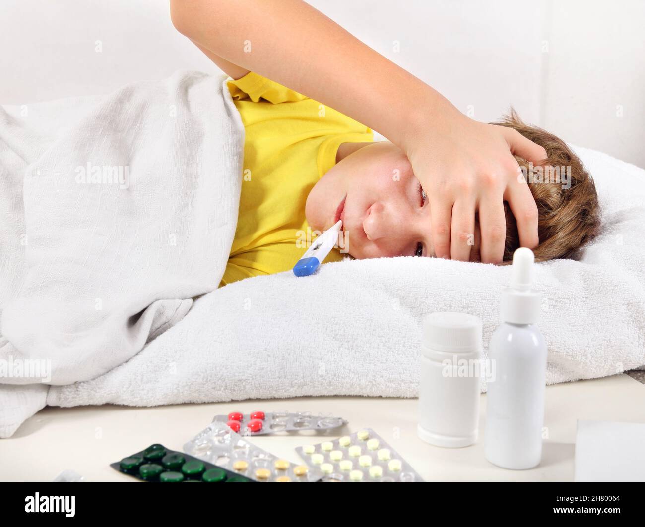 Teenager bed ill hi-res stock photography and images - Alamy