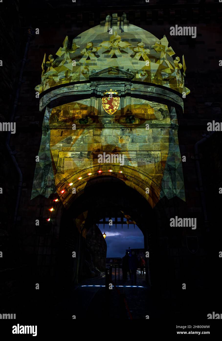 Castle of Light image projection of king with crown on portcullis gateway at night time, Edinburgh castle, Scotland, UK Stock Photo