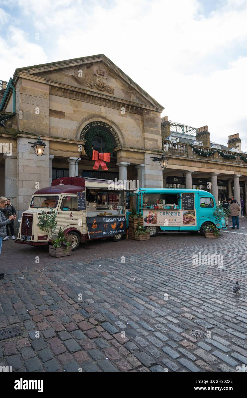 Fast food vans selling crepes and meat filled buns in Covent Garden, London,  England, UK Stock Photo - Alamy