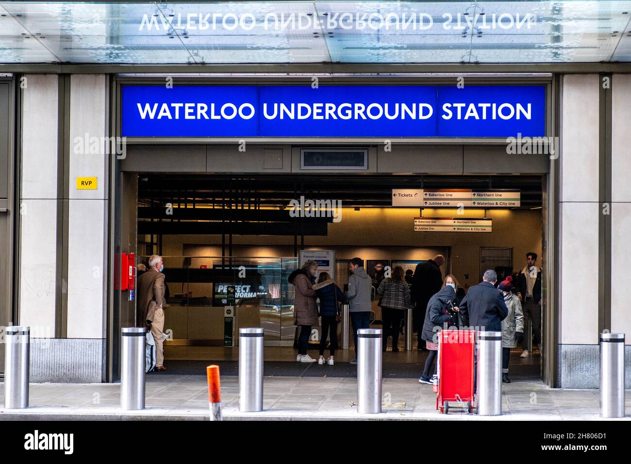 Waterloo London England UK, November 21 2021, People Inside Waterloo Underground Tube Or Subway