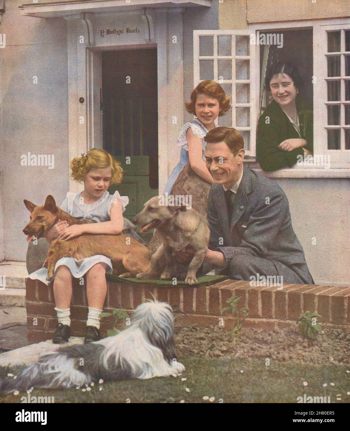 KING GEORGE VI. The Happy Family. Queen & Princess Elizabeth & Margaret 1937 Stock Photo