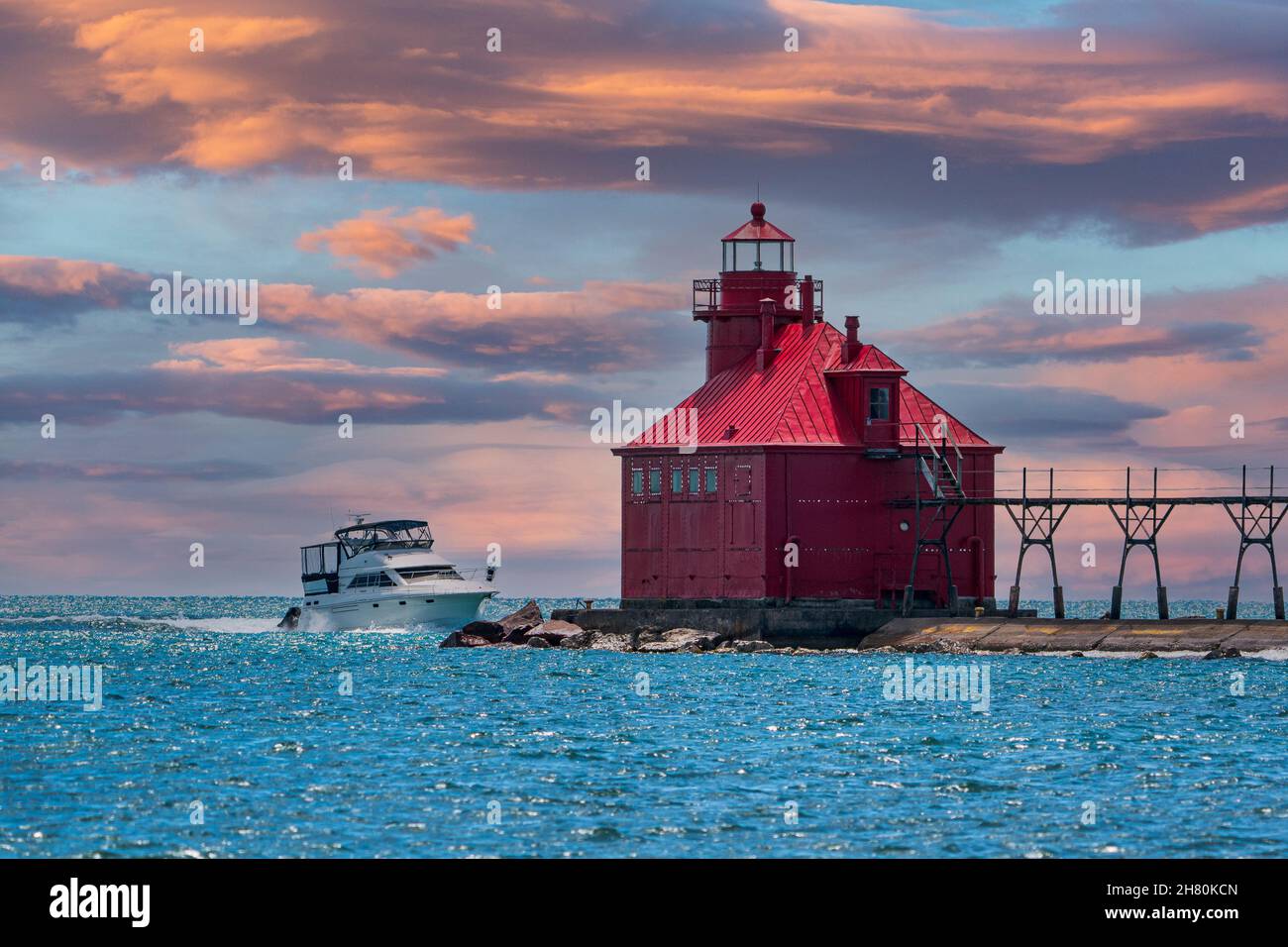 This is the Coast Guard lighthouse and breakwall at the east entrance to the Sturgeon Bay hipping canal that connects Green Bay to Lake Michigan in Wi Stock Photo