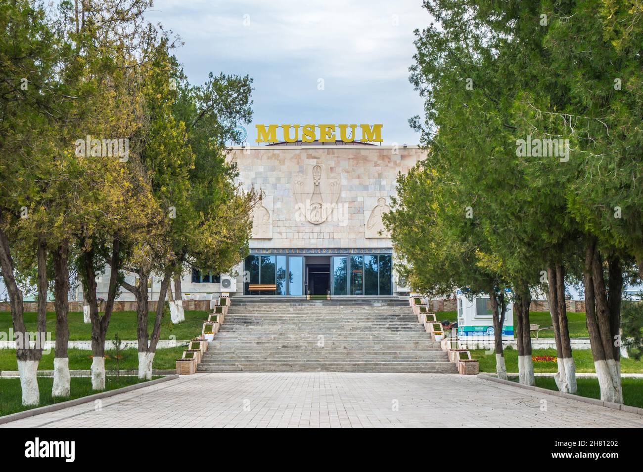 Facade of Afrasiab museum in Samarkand, Uzbekistan. Inscription above doorway translates as 'Museum of History of Samarkand' Stock Photo