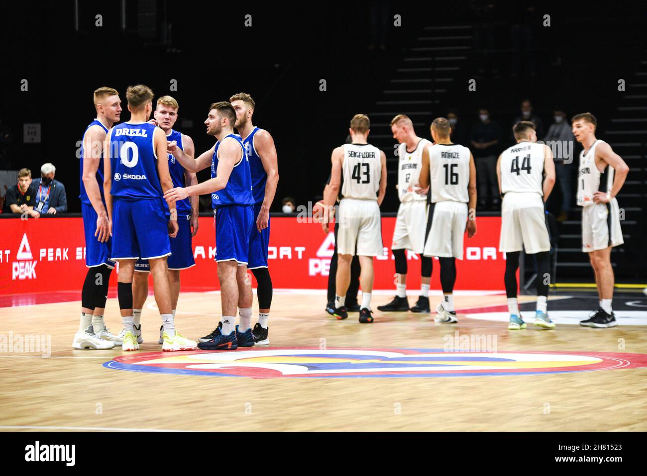 Basketball Timeout High Resolution Stock Photography and Images - Alamy