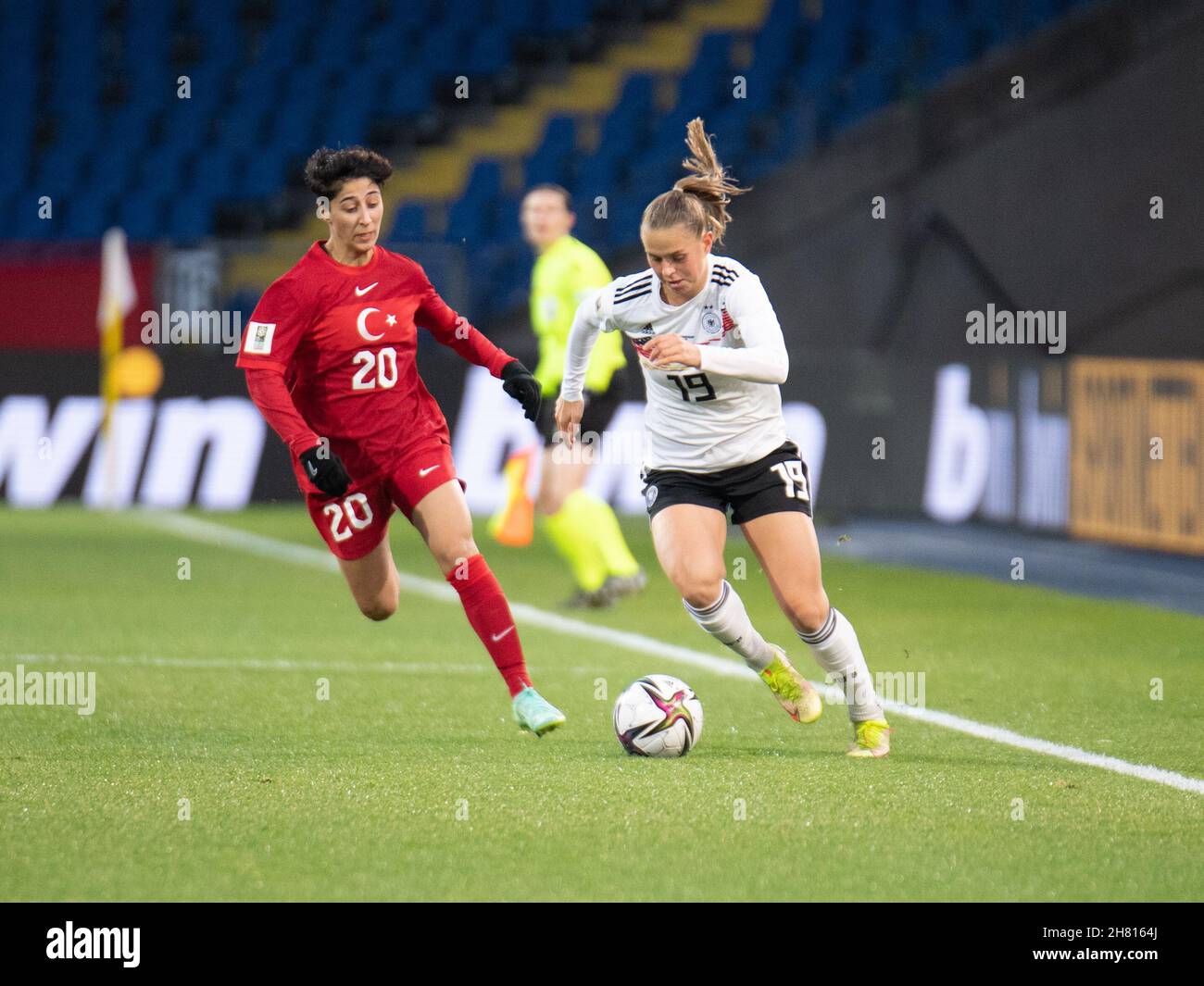 Elif, Keskin (20 Turkey) and Klara Buehl (19 Germany) during the Womens World Cup Qualification Game between Germany v Turkey at the Eintracht-Stadion in Brunswick, Germany.  MERK MICHAELA Stock Photo